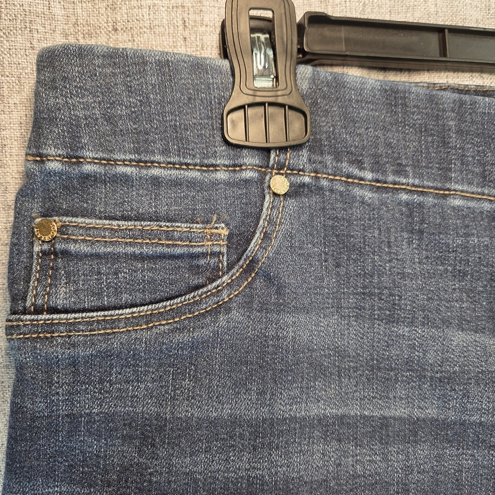 Liverpool Los Angeles Shorts Womens Size 12 Blue Denim Rolled Hem Pull On - Picture 3 of 6